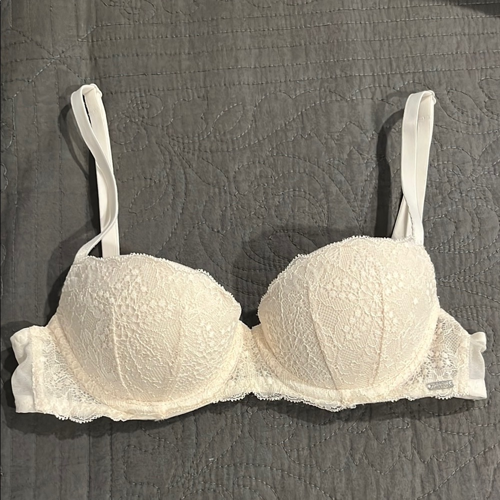 Victoria's Secret PINK Cream/White Lacy The Date Push Up Bra 32A